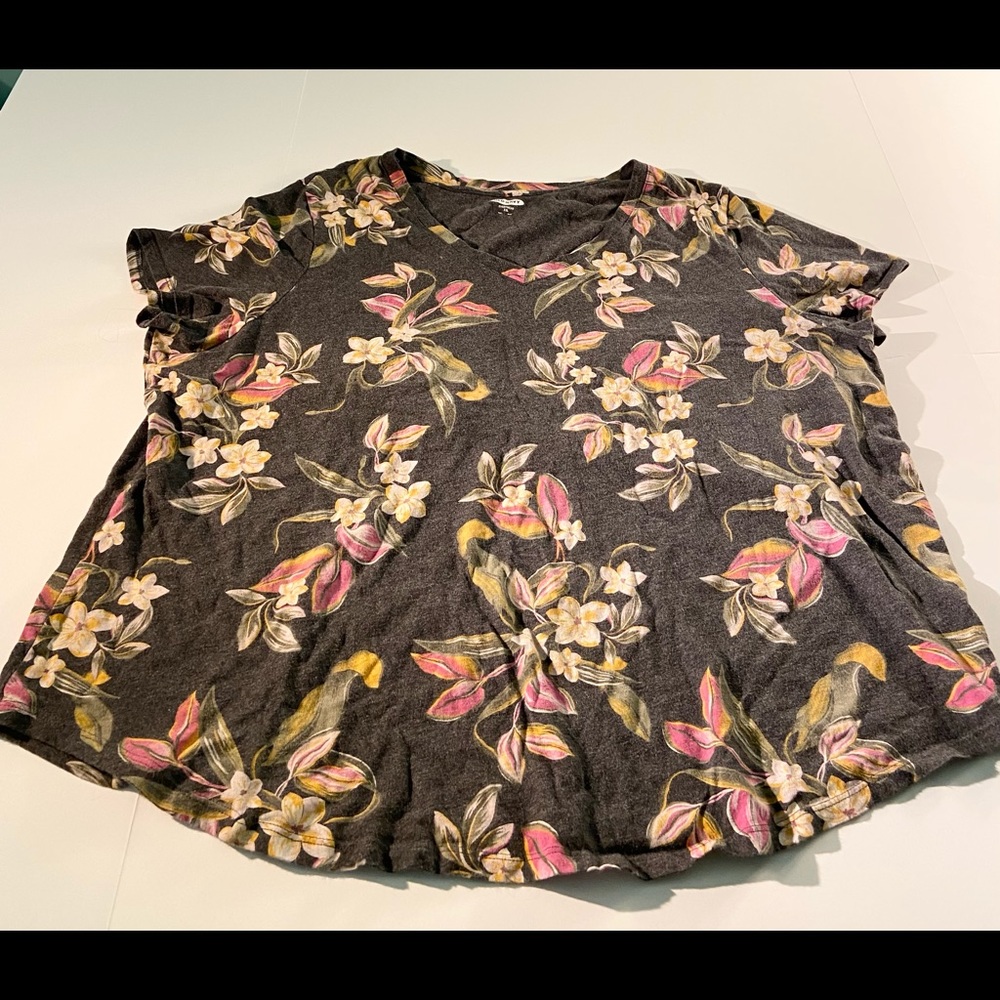 Old Navy Gray Floral Tee